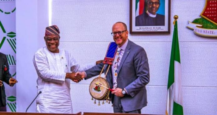 1B96D013-91E3-41C4-A339-1A6E6A334751