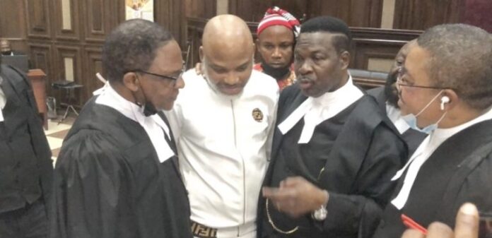 Nnamdi-kanu-and-his-lawyers-768x372