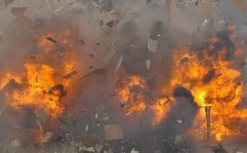 newsimage-1-810565027-explosion_6