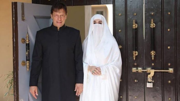Imran-Khan-with-wife-Bushra-Bibi