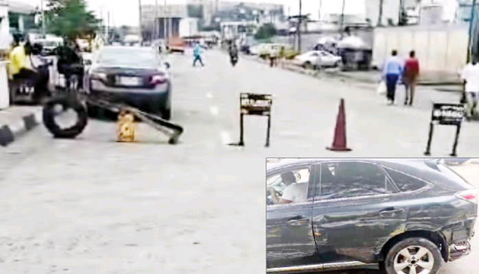 The-blocked-road-and-the-damaged-vehicle