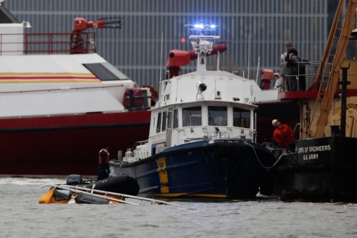 US-CRASH-HELICOPTER-NEW YORK