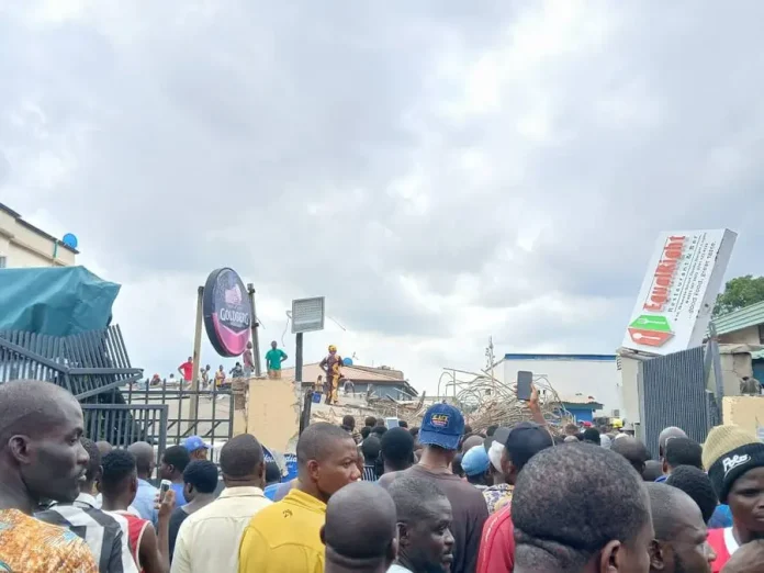 Scene-of-the-buiding-collapse